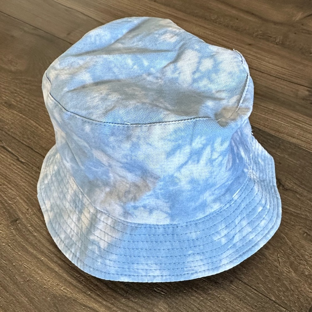 NWOT Steve Madden Tie-Dye Bucket Hat